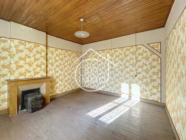 Castillon-la-Bataille : Maison à rénover avec jardin et garage