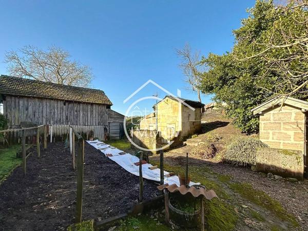 Castillon-la-Bataille : Maison à rénover avec jardin et garage