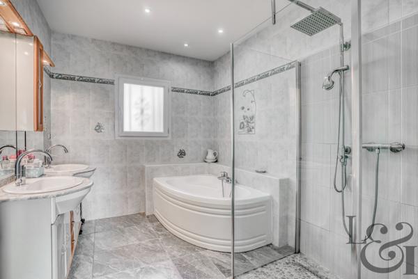 Maison de plain-pied à Sainte-Livrade-sur-Lot (Lot-et-Garonne, 47 )