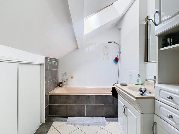 Duplex, 1 chambre et un bureau 66 m² au sol à vendre à Méry-sur-Oise - Réf. 7763