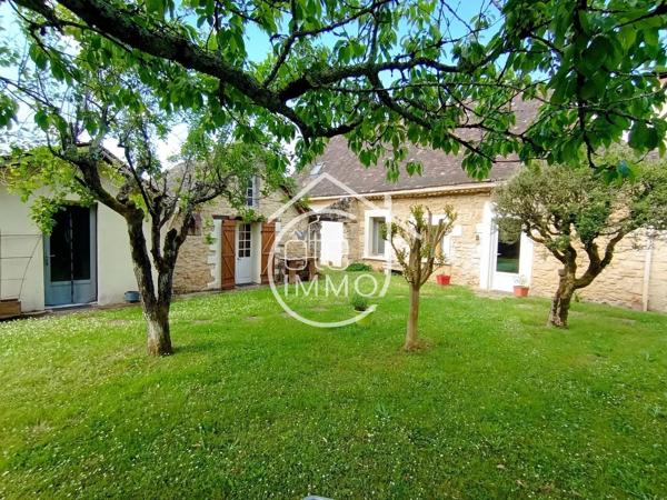 MOULEYDIER : Charmante périgourdine 6 pièces de 130m² avec jardin, garage et dépendances