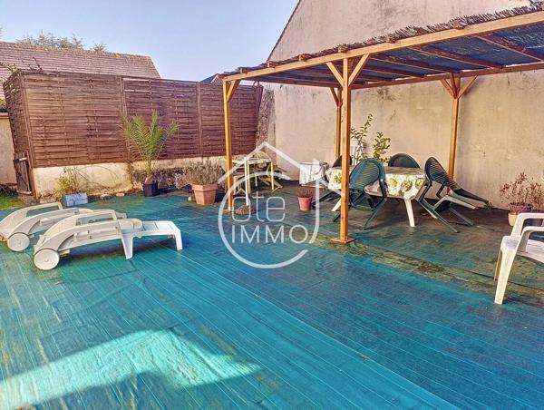 MOULEYDIER : Charmante périgourdine 6 pièces de 130m² avec jardin, garage et dépendances