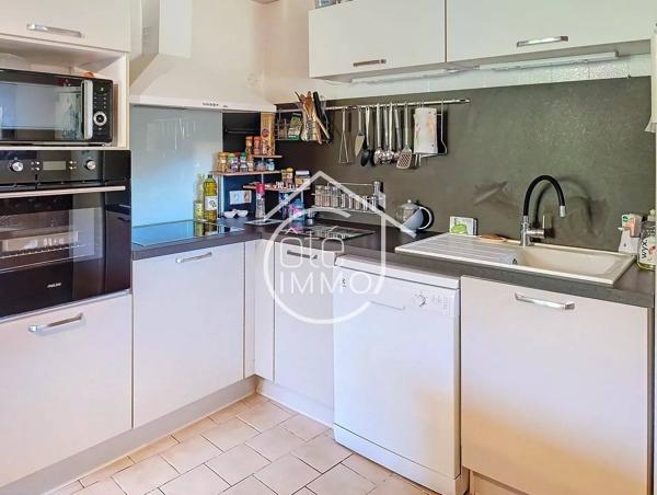 MOULEYDIER : Charmante périgourdine 6 pièces de 130m² avec jardin, garage et dépendances