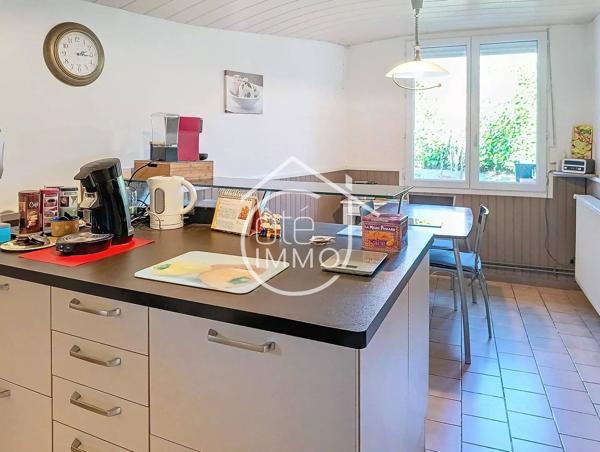 MOULEYDIER : Charmante périgourdine 6 pièces de 130m² avec jardin, garage et dépendances