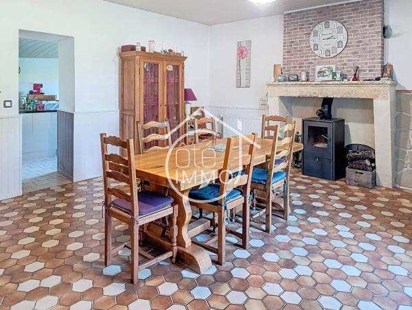 MOULEYDIER : Charmante périgourdine 6 pièces de 130m² avec jardin, garage et dépendances
