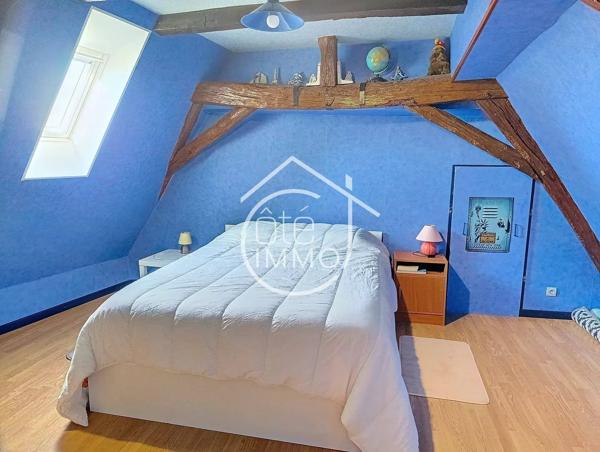 MOULEYDIER : Charmante périgourdine 6 pièces de 130m² avec jardin, garage et dépendances