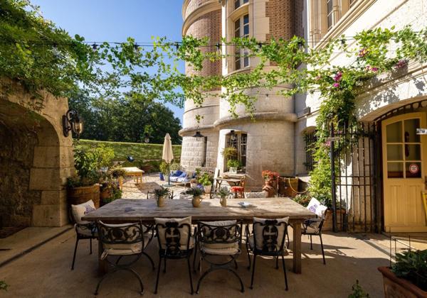 Au cœur de la Sologne, Un château d'inspiration néogothique et Renaissance, de 3000 m2 sur un 53ha