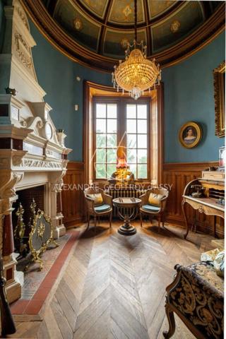 Au cœur de la Sologne, Un château d'inspiration néogothique et Renaissance, de 3000 m2 sur un 53ha