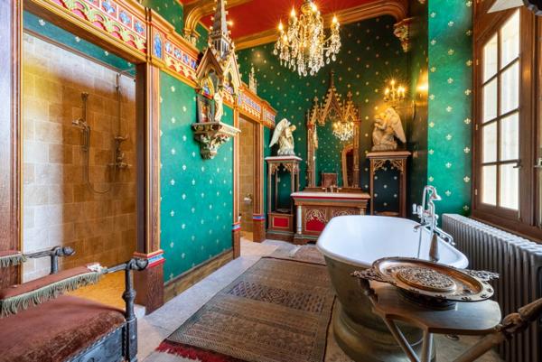 Au cœur de la Sologne, Un château d'inspiration néogothique et Renaissance, de 3000 m2 sur un 53ha