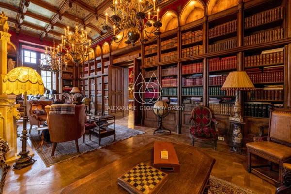 Au cœur de la Sologne, Un château d'inspiration néogothique et Renaissance, de 3000 m2 sur un 53ha