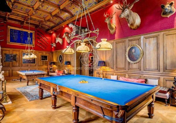 Au cœur de la Sologne, Un château d'inspiration néogothique et Renaissance, de 3000 m2 sur un 53ha