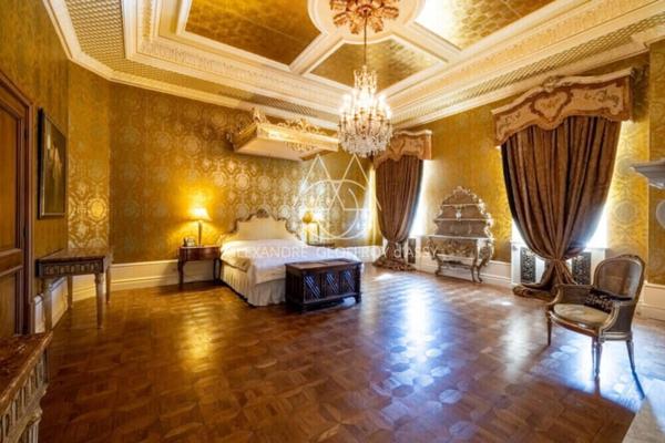 Au cœur de la Sologne, Un château d'inspiration néogothique et Renaissance, de 3000 m2 sur un 53ha