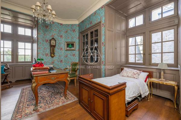 Au cœur de la Sologne, Un château d'inspiration néogothique et Renaissance, de 3000 m2 sur un 53ha