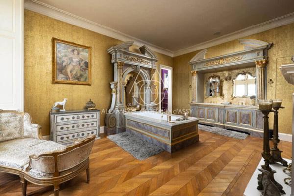 Au cœur de la Sologne, Un château d'inspiration néogothique et Renaissance, de 3000 m2 sur un 53ha