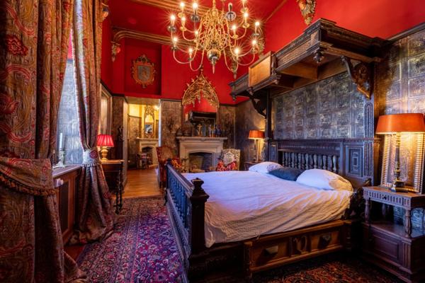 Au cœur de la Sologne, Un château d'inspiration néogothique et Renaissance, de 3000 m2 sur un 53ha