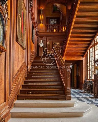 Au cœur de la Sologne, Un château d'inspiration néogothique et Renaissance, de 3000 m2 sur un 53ha