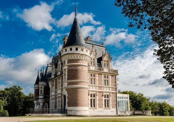 Au cœur de la Sologne, Un château d'inspiration néogothique et Renaissance, de 3000 m2 sur un 53ha
