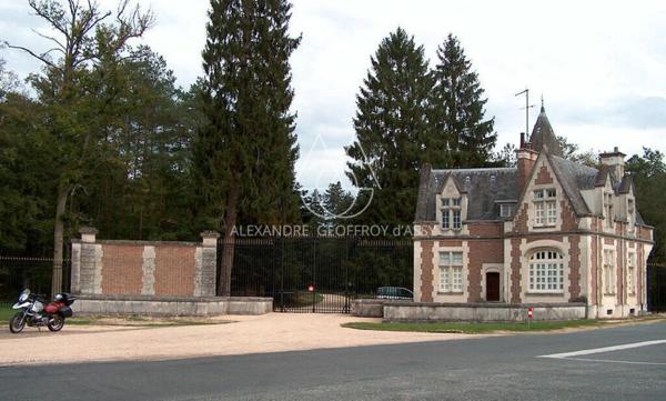 Au cœur de la Sologne, Un château d'inspiration néogothique et Renaissance, de 3000 m2 sur un 53ha