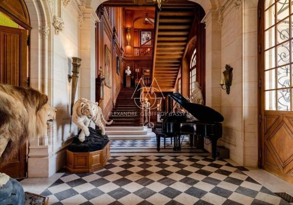 Au cœur de la Sologne, Un château d'inspiration néogothique et Renaissance, de 3000 m2 sur un 53ha