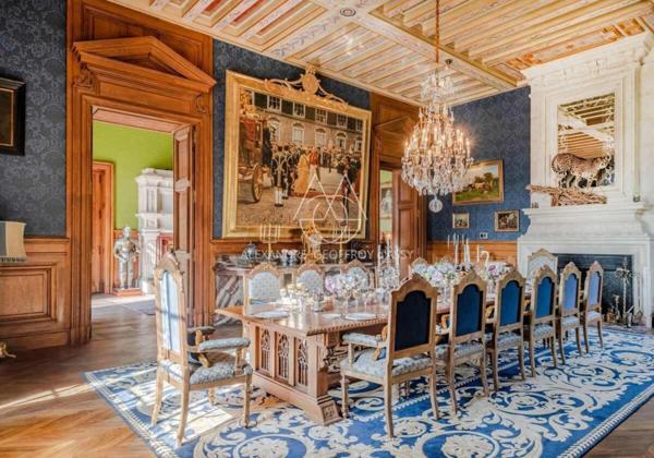 Au cœur de la Sologne, Un château d'inspiration néogothique et Renaissance, de 3000 m2 sur un 53ha