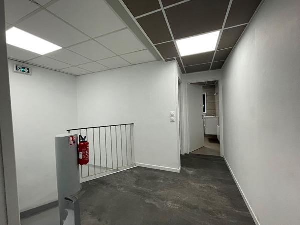Show-room, atelier, bureaux Folschviller 376m²