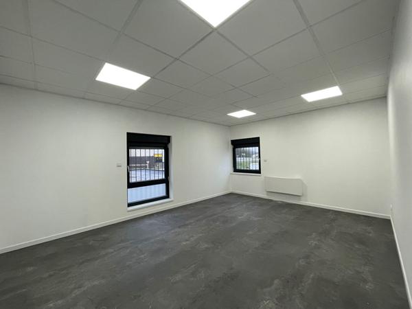 Show-room, atelier, bureaux Folschviller 376m²