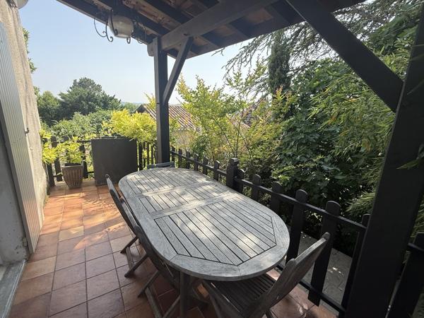 Tournon-d'Agenais (47370) Cazideroque Maison avec 2 chambres, 2 salles de bains, terrasse et cour jardin