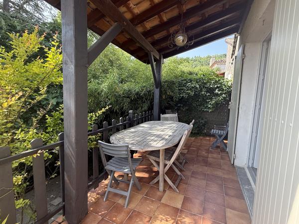 Tournon-d'Agenais (47370) Cazideroque Maison avec 2 chambres, 2 salles de bains, terrasse et cour jardin