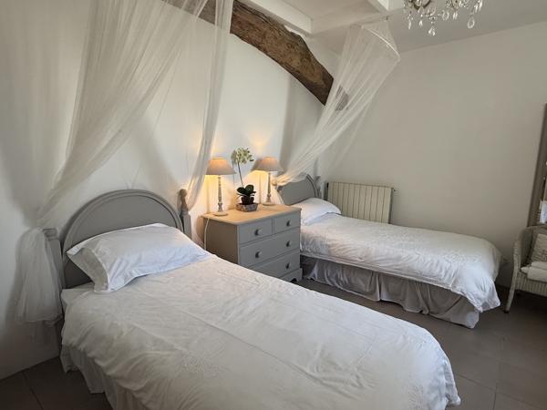 Tournon-d'Agenais (47370) Cazideroque Maison avec 2 chambres, 2 salles de bains, terrasse et cour jardin