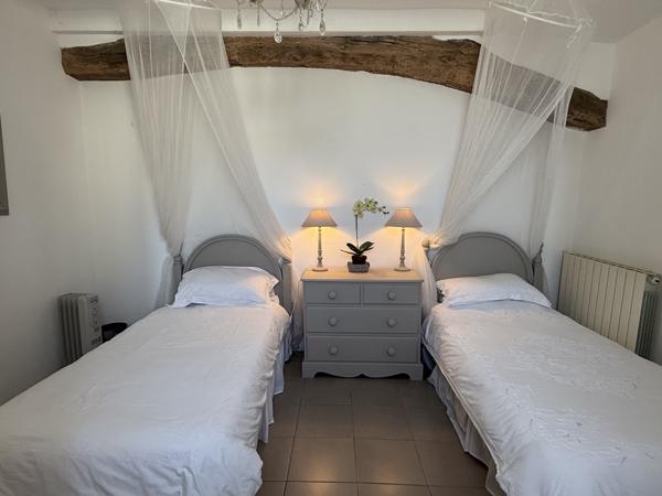 Tournon-d'Agenais (47370) Cazideroque Maison avec 2 chambres, 2 salles de bains, terrasse et cour jardin