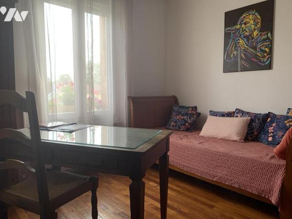 Maison de 7 pièces. Terrain clos de 633m².