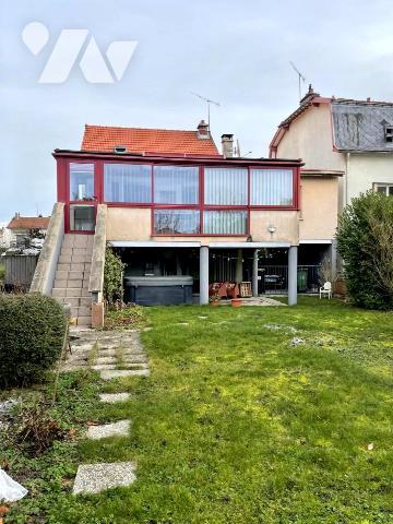 CHALONS EN CHAMPAGNE (51000) Maison d'envion 140m² avec jardin et stationnement 