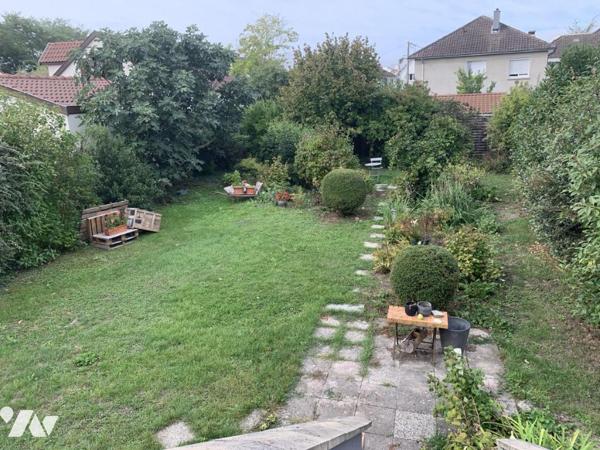 Maison de 7 pièces. Terrain clos de 633m².