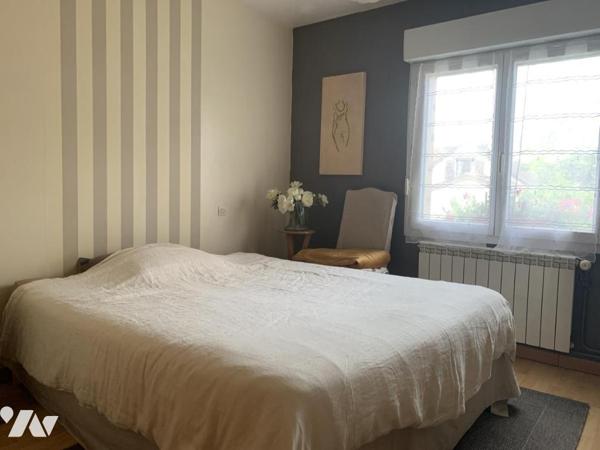 Maison de 7 pièces. Terrain clos de 633m².