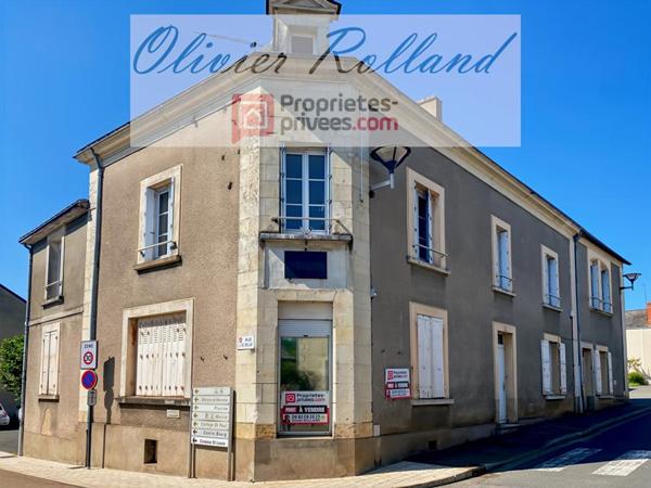 49380 - Centre de Thouarcé Ancien bâtiment de 300 m² avec grenier, cave et garage