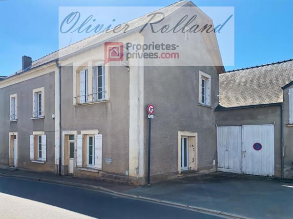 49380 - Centre de Thouarcé Ancien bâtiment de 300 m² avec grenier, cave et garage