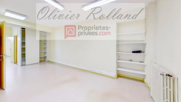 49380 - Centre de Thouarcé Ancien bâtiment de 300 m² avec grenier, cave et garage