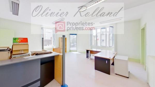 49380 - Centre de Thouarcé Ancien bâtiment de 300 m² avec grenier, cave et garage