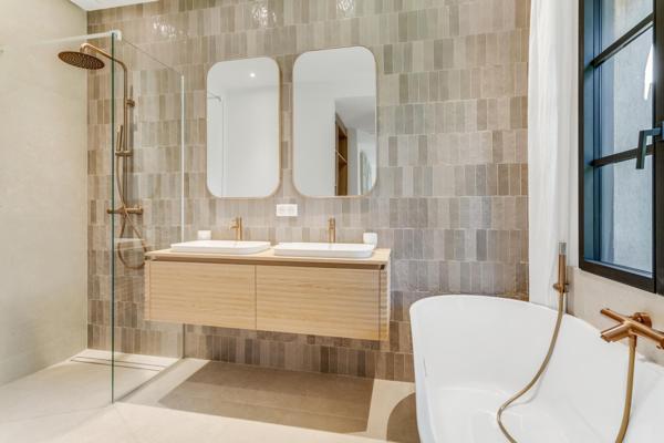 Maison à vendre  7 pièces - 186 m2 LA CROIX VALMER - 83