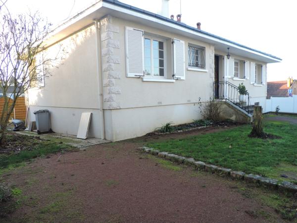 Thouars (79100) ref 23568 THOUARS Centre ville proche commerces maison 4 chambres de 115m² sur 418m² de terrain