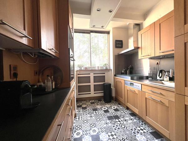 Appartement à Suresnes  - Très bon état