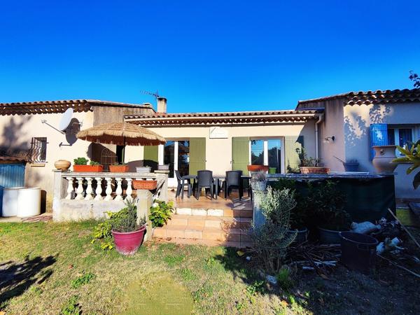 Cucuron, villa de plain pied avec garage et jardin