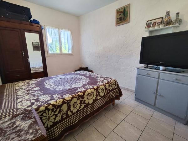 Cucuron, villa de plain pied avec garage et jardin