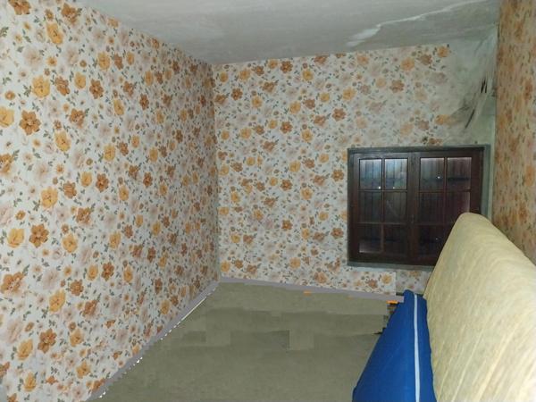 Maison de 86 m² au calme et proche de toutes commodités, avec beau potentiel.