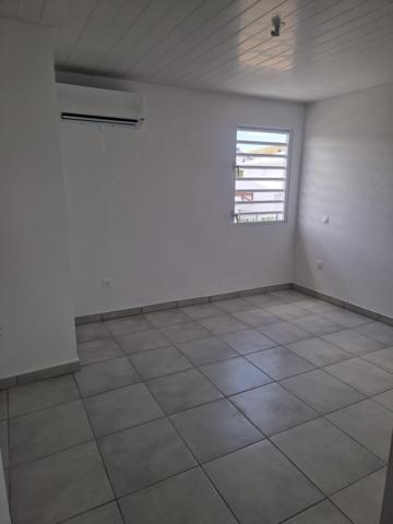 Maison 85 m2 avec terrasse 14 m2 et Jardinet de 125 m2