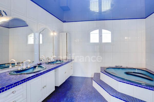 SAINT-MÉDARD-EN-JALLES – SUPERBE MAISON FAMILIALE OU PROJET LOCATIF D’EXCEPTION – 278 m² HABITABLES