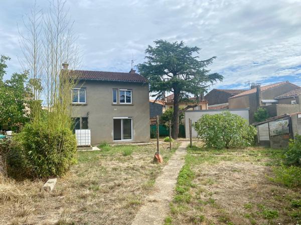 maison d'habitation rénovée avec garage, jardin et dépendance