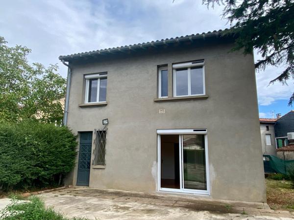 maison d'habitation rénovée avec garage, jardin et dépendance