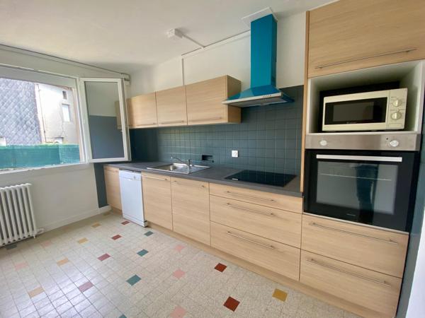 maison d'habitation rénovée avec garage, jardin et dépendance