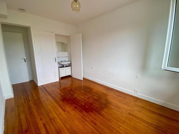 maison d'habitation rénovée avec garage, jardin et dépendance